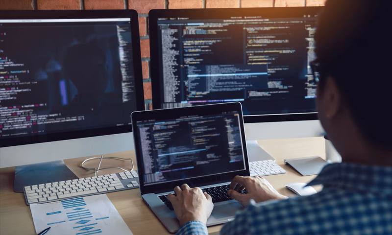 数据科学选型：R与Python如何赋能花都区网站建设？